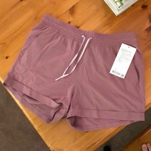 Lululemon Spring break away short 3” size 12